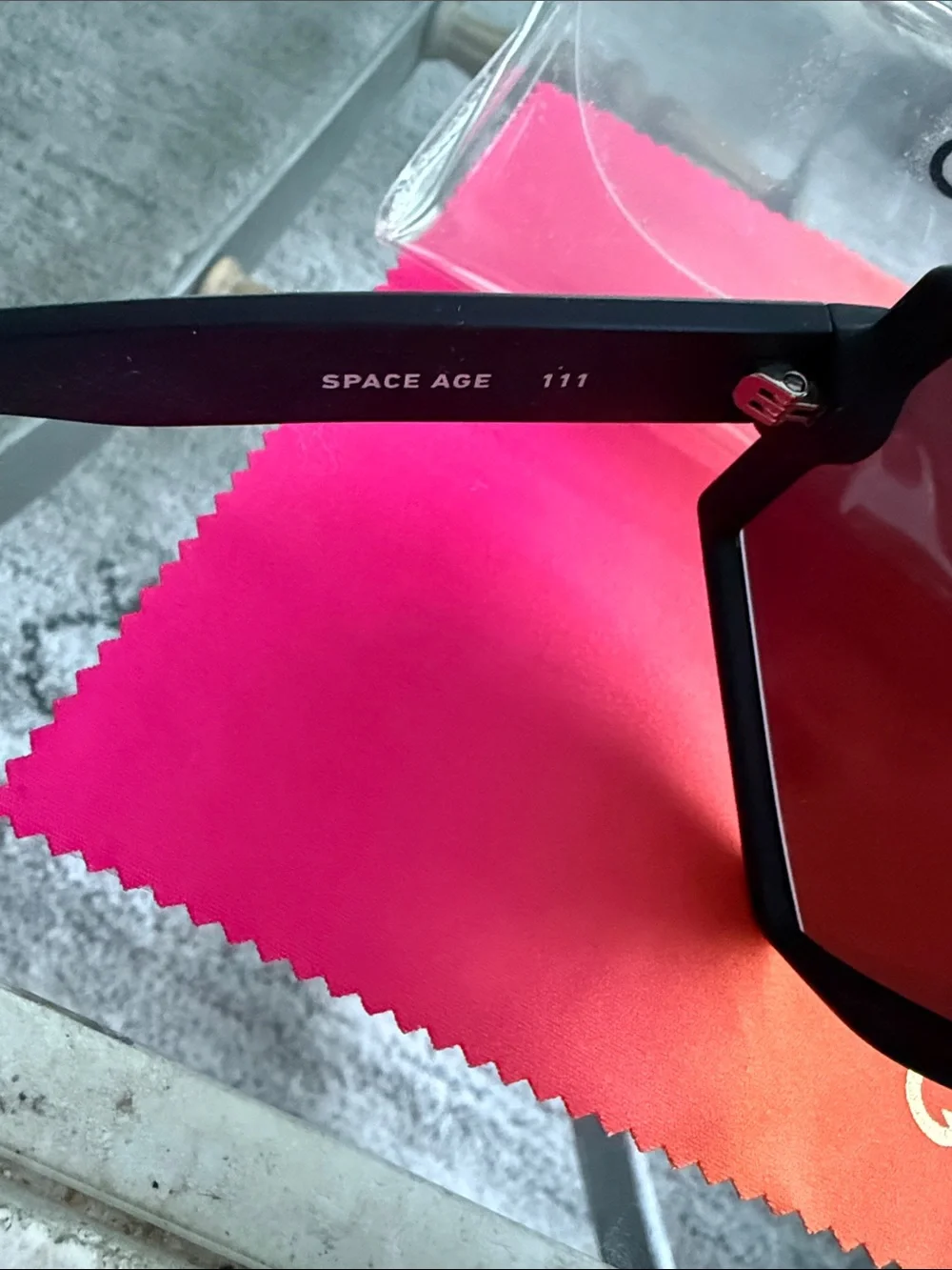 QUAY Australia Black Sunglasses Space Age. NWOT!